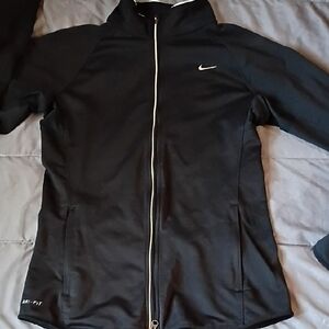 Nike Black Performance Jacket with Moisture-Wicking Technology